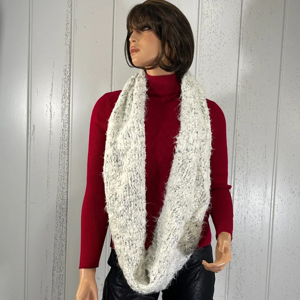 C.C Women's White & Grey Knitted Infinity Scarf